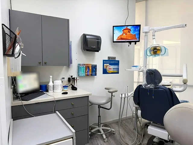 Treatment room at Happy Light Dental